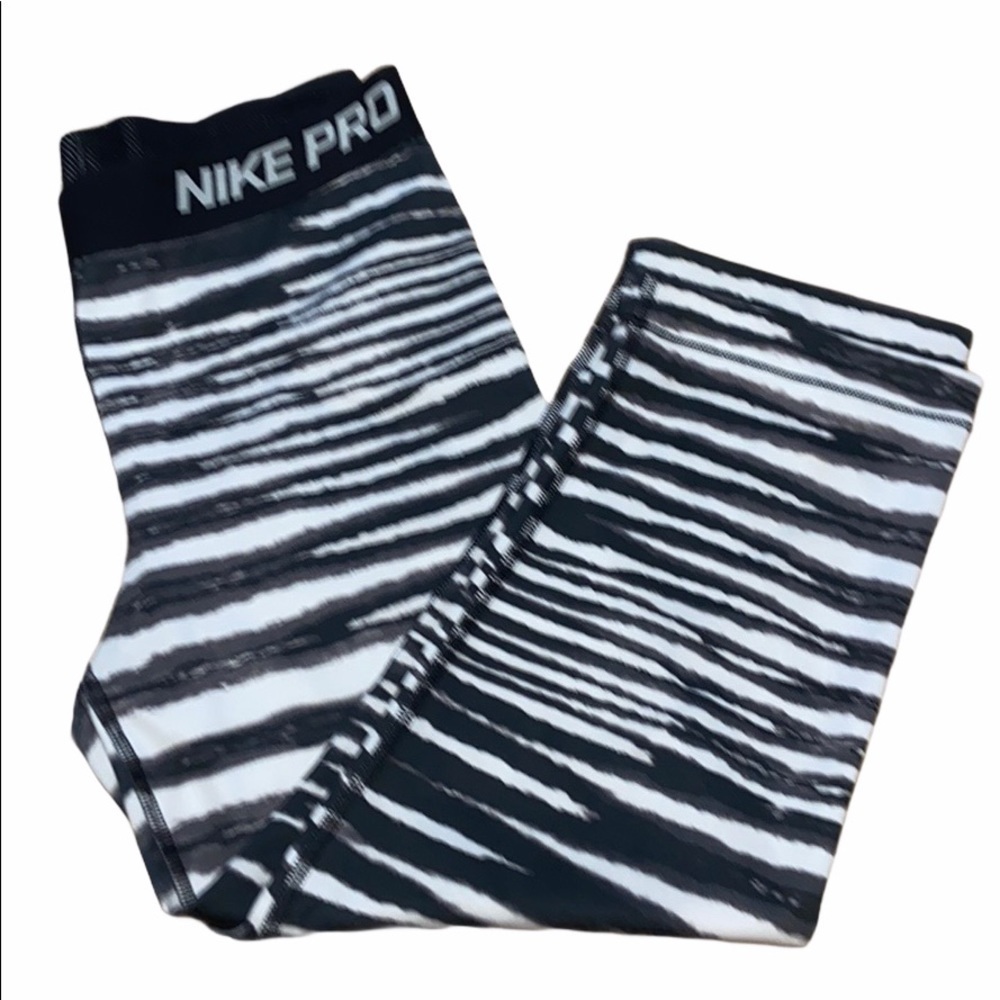 NikePro animal print yoga Capri